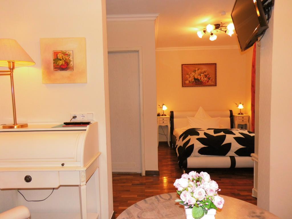 Aparthotel Guzulka & Restaurant Βερολίνο Εξωτερικό φωτογραφία